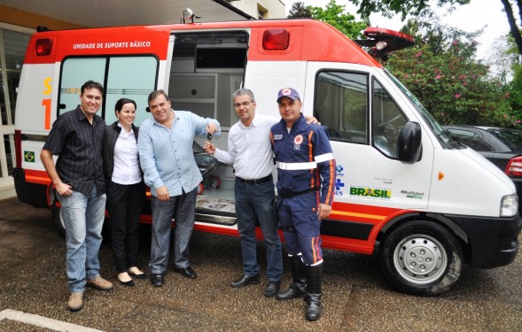  Prefeito Comeron, secretário de Saúde Luiz Tassinari e equipe do SAMU em Itapeva