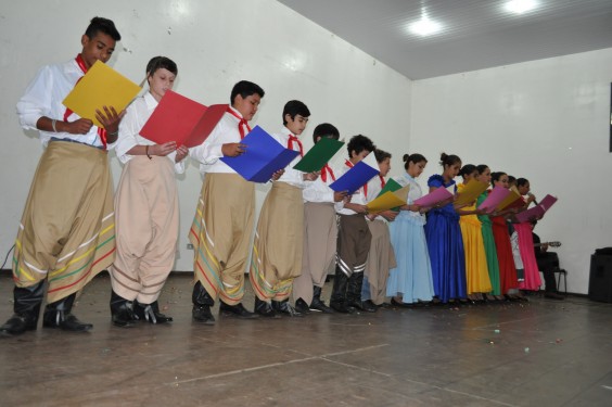 Alunos de 16 escolas municipais participaram do Festival Folclórico