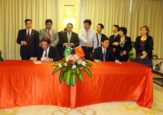  Secretário de Desenvolvimento assina acordos de cooperação durante visita à cidade de Xinyu no início do ano..