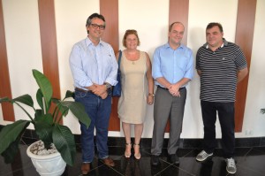 Luciano Oller, diretor da DRADs, secretária municipal de Ação Social Elizabeth Santos, secretário Hamam e Roberto Comeron