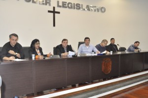 Mesa de autoridades do encontro promovido na Câmara de Itapeva