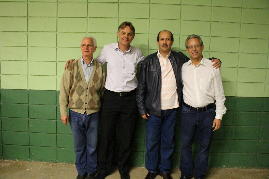 Dr. Luiz, segundo da direita para a esquerda e Márcio Abdelnur, ladeados pelo ex-prefeito José Emílio Carlos Lisboa e deputado Edson Giriboni (PV)