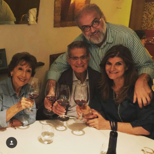Araripe em foto recente, com a esposa Irene Bongiovanni Serpa; Juan Perez e Rosanna Bongiovanni. Foto da revista social Club, de Recife, Pernambuco.