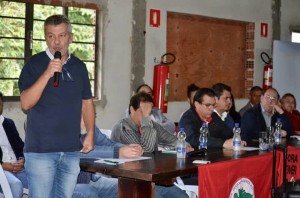 Deputado estadual Luiz Turco discursa