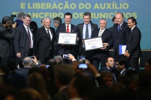 Temer e Kassab e outras autoridades no lançamento do programa Internet para Todos. Foto: Agência Brasil.