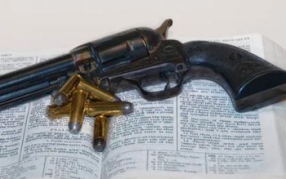 Qual é a lógica dos pastores  evangélicos e militares se  alinharem ao extremismo de direita