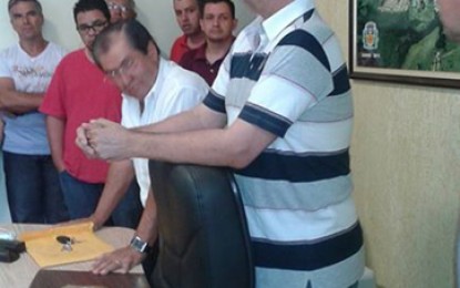 Nos seus primeiros contatos com os funcionários o prefeito de Angatuba, Luiz Machado, afirma que não vai admitir corrupção e nem desvio de conduta